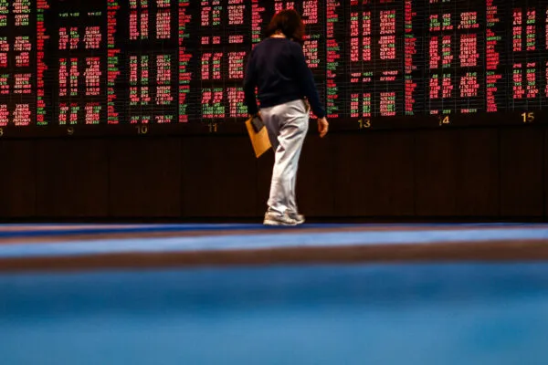 Bond Sell Off Raises Questions About U.S. Safe Haven Status 09markets Tariffs Bonds Zkbq FacebookJumbo