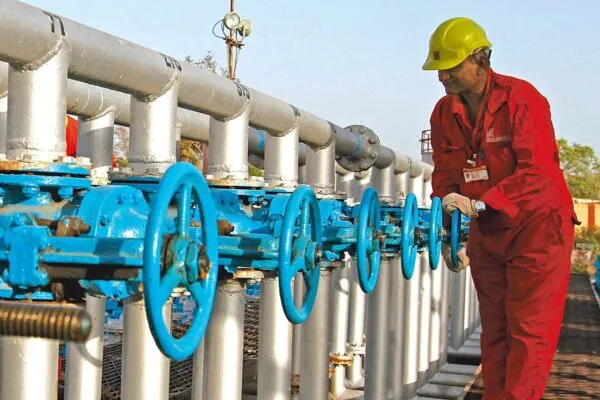 ONGC Q4 Results: PSU Oil major’s net profit drops 20% YoY to ₹8,856 crore, final dividend of ₹1.25/share declared 3 0 2451144764 Ongcpipeline 0 1673926152102 1747845689468