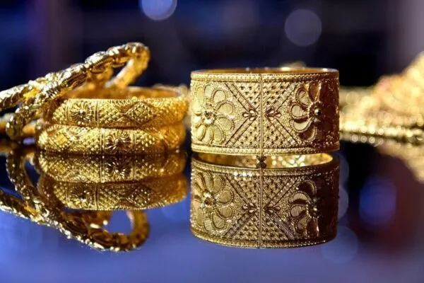 Gold Price Today: Yellow metal down ₹7k from record high on MCX, spot gold hits two-week low over profit booking Akshaya Tritiya 2025 Gold Offers Discount Jeweller 1745991704027 1746114728964