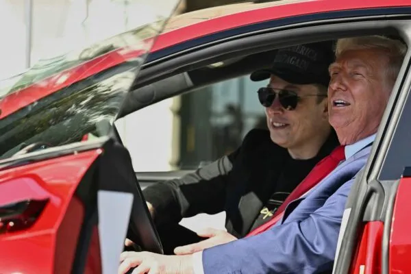 Tesla share price crashes over 14%, loses $150 billion in value as Trump-Musk public feud intensifies Musk Trump 0 1748870642878 1749176639862